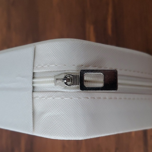 Small Travel Jewelry Case l A - Picture 2 of 8